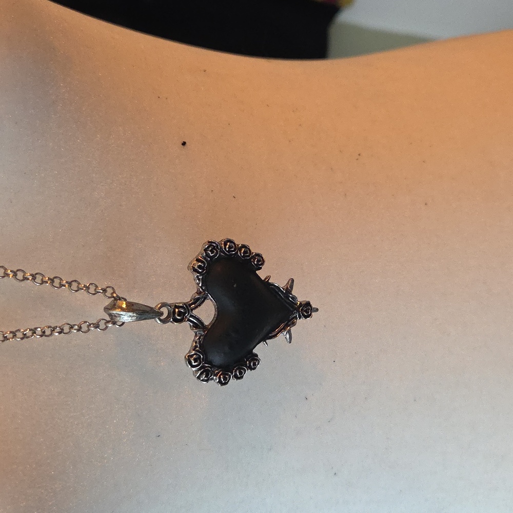 Funk Plus Auroras Heart Rose Necklace - Picture 4 of 6